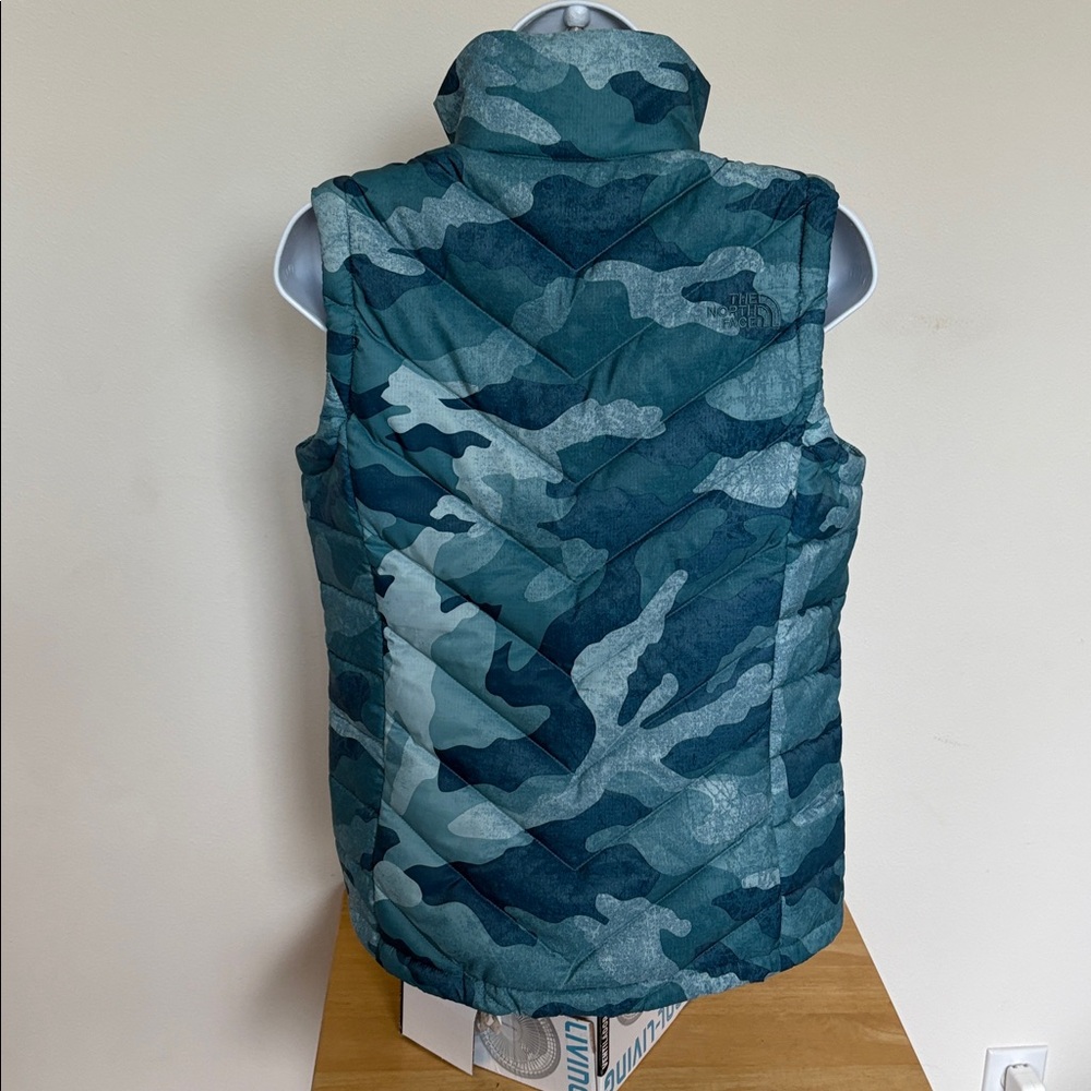 The North Face NWT Down Feather Blue Camouflage Puffer Vest Size Small - Picture 3 of 15